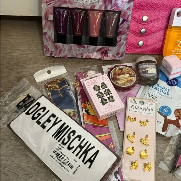 Badgley Mischka Burgundy Cardholder Bundle - Picture 3 of 5